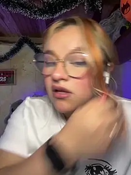 Sophia_Weest99 webcam