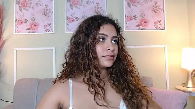 CurlyDani webcam