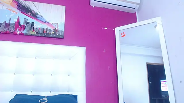 naughty_bigass_18 webcam