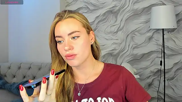 Ameli_Povilain webcam