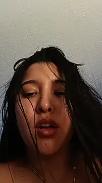 Webcam Model (Zetrionn) is live