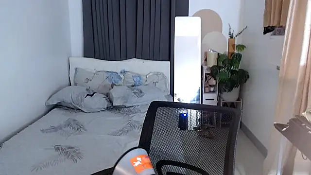 Ur_QueenCamilla webcam