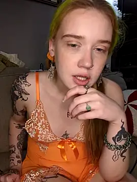 Webcam Model (mattiethebaddieee) is live