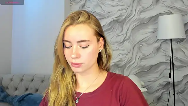 Ameli_Povilain webcam