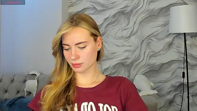 Ameli_Povilain webcam