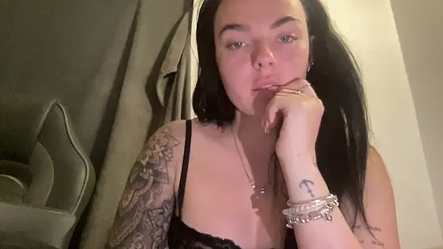 YorkshireGirly webcam