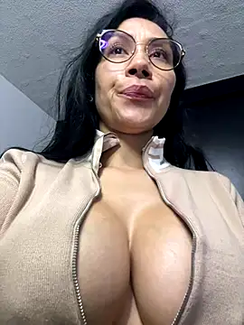 Webcam Model (Angela_isabella)  is live.Free join now!