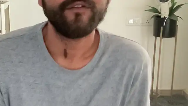 MakeMeAwareAah webcam