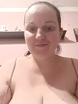 BustyLadyAlma webcam