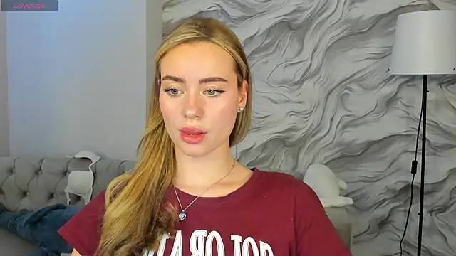 Ameli_Povilain webcam