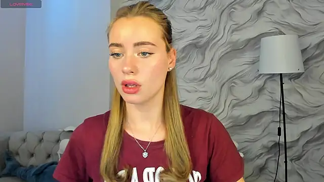 Ameli_Povilain webcam