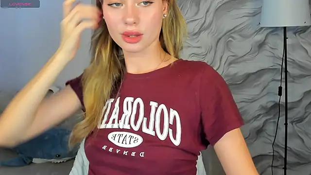 Ameli_Povilain webcam