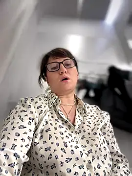 ZhenjaPoledance webcam