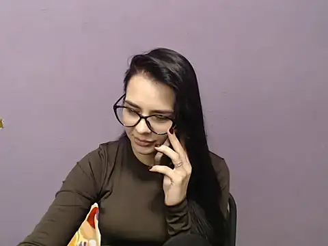 divina_kira webcam