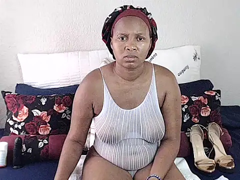 QUEENOFSQUIRT02 webcam