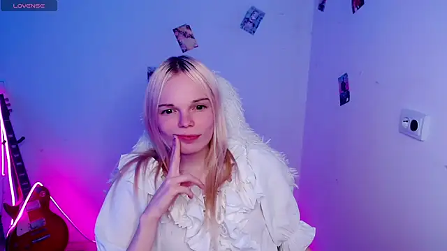 Emily_Nyaffee webcam
