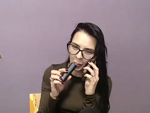 divina_kira webcam