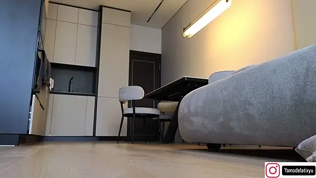 diffgirls2 (F young) - squirt show