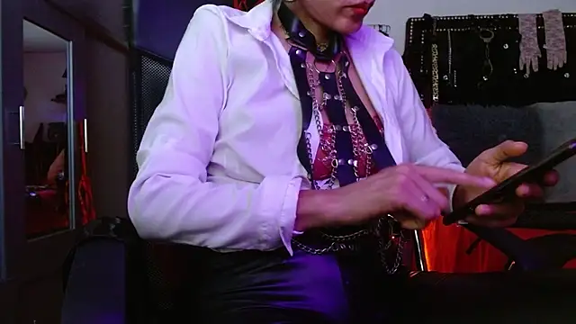 AmelieMartinez webcam