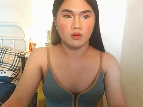 JustineBIGCUM webcam