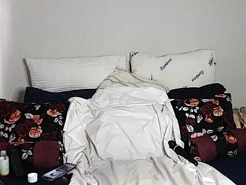 QUEENOFSQUIRT02 webcam