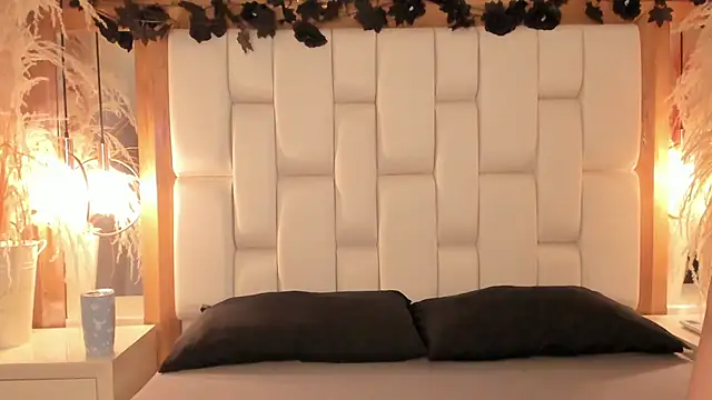 Daphne_And_Roger webcam