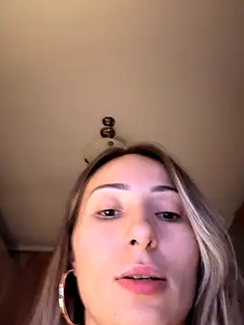 LetsFunKARINA webcam