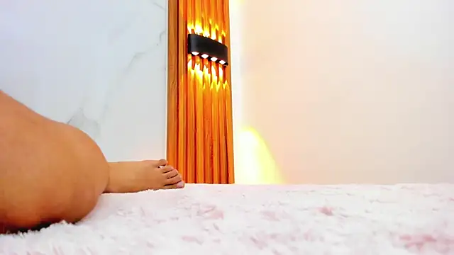 IsabellaMonet webcam