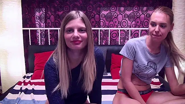 BlondeWitches webcam