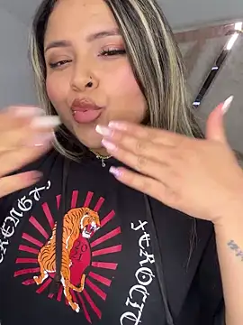 Webcam Model (ashley-swift-) is live