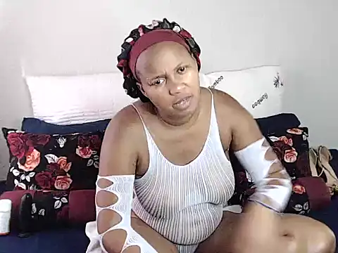 QUEENOFSQUIRT02 webcam