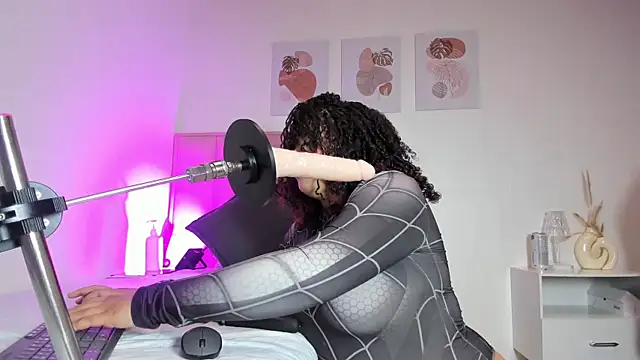 Saray_Cloverr webcam