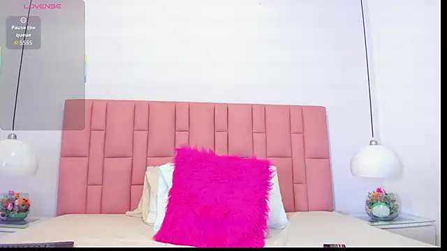 Scarlett_Noirr webcam