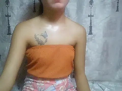 SweetPussie18x webcam