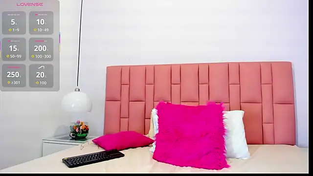 Scarlett_Noirr webcam