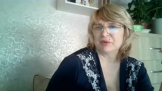 Aline_LoveFlowers from StripChat is Freechat