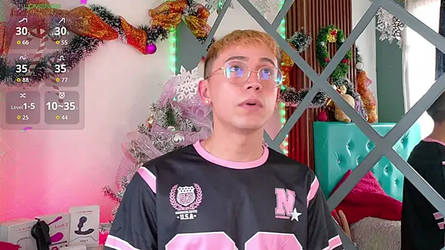 Naughty__Chriss webcam