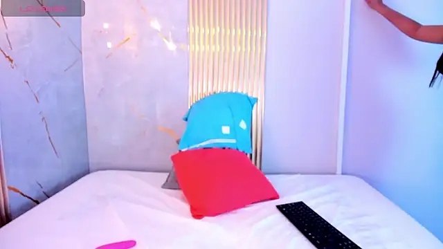 angie_harmony webcam