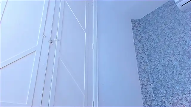 Hela_Strossner webcam