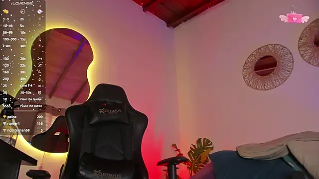 laura-hills18 webcam