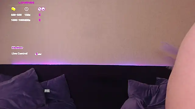 anna_chatstrip webcam