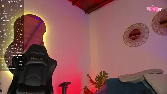 laura-hills18 webcam