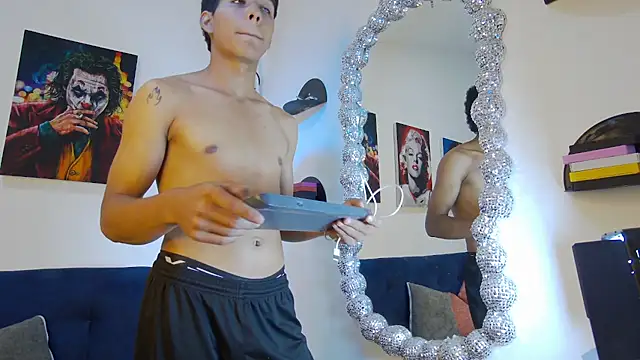 Noah_Greenhart webcam