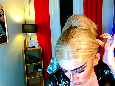 HOLLYWOOD_QUEEN_88 webcam