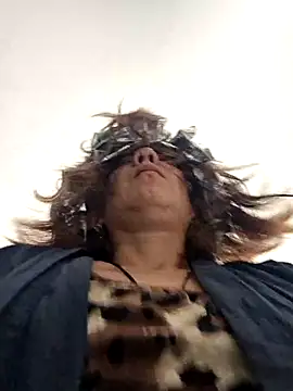 Webcam Model (LunaSweetLove)  is live.Free join now!