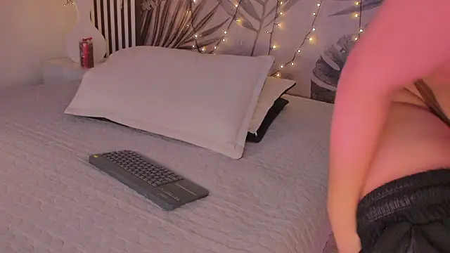 Samaantha-White webcam