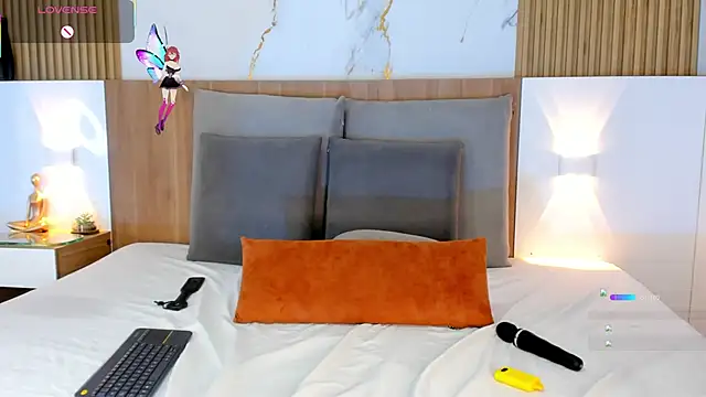 Zhara_Lenoire webcam