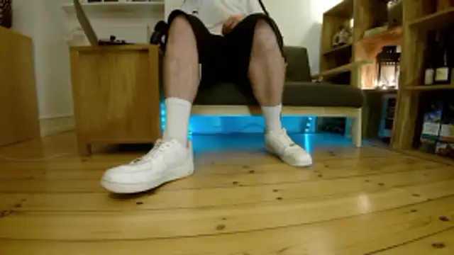 jonas_camboy (Ask my age) - sniff sneaker