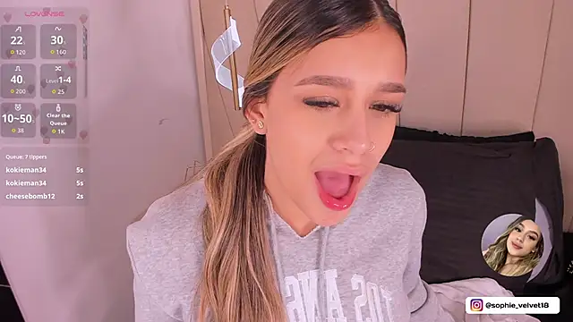 Sophie-velvet webcam
