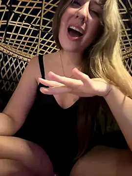 Webcam Model (sophielove888) is live